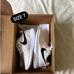 Nike Roshe One Women's Athletic Shoes